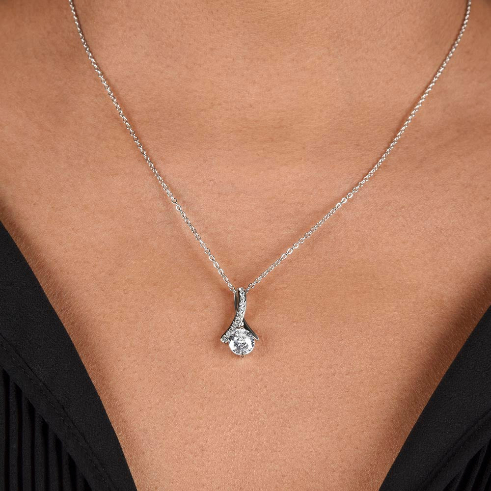 Alluring Beauty Necklace (Yellow & White Gold Variants)